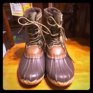 JBU Duck boots SZ 8. Olive green and brown🎄